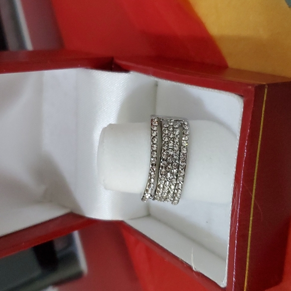 925 Silver Beautiful Diamond Ring - Picture 6 of 10